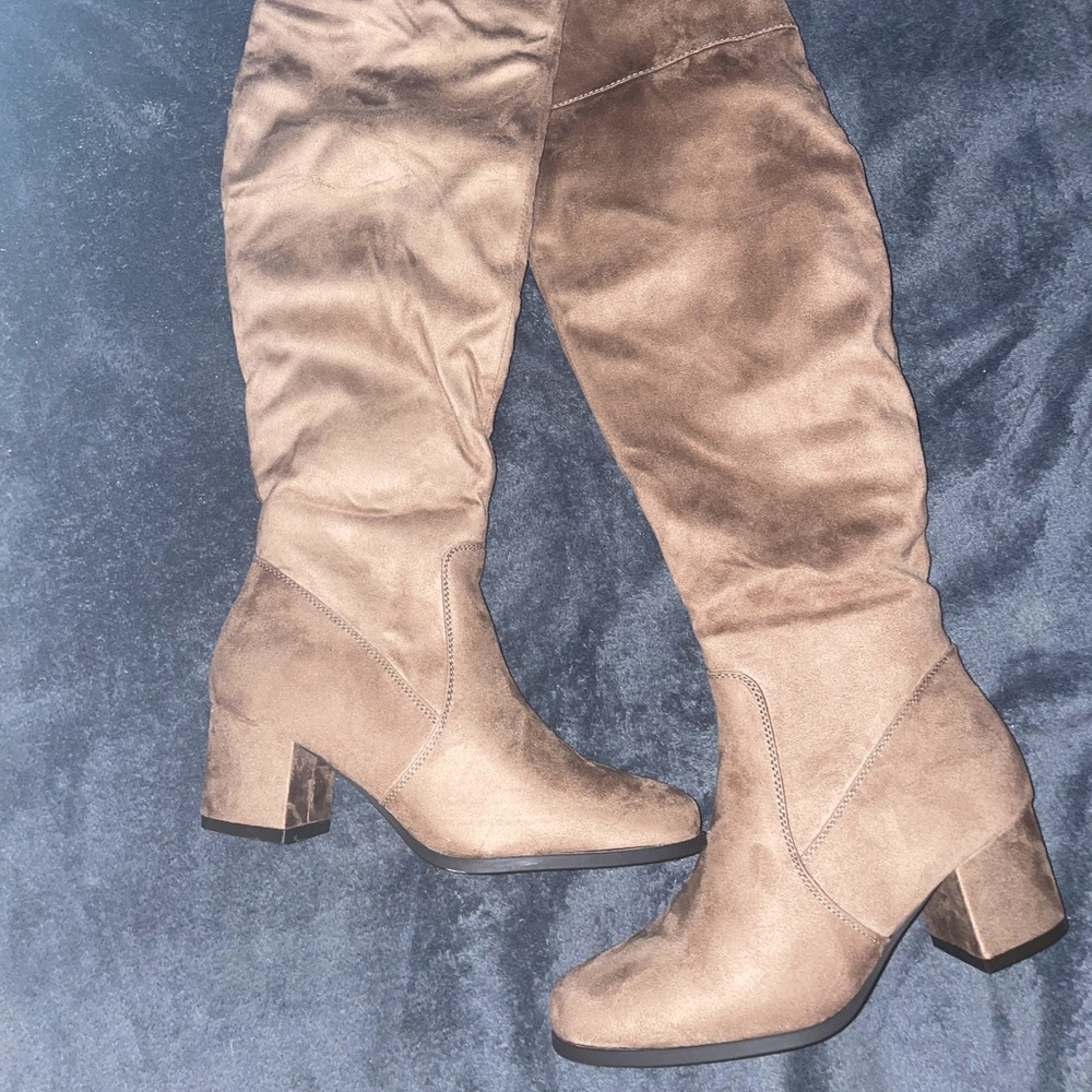 Brand new never worn OTK taupe boot